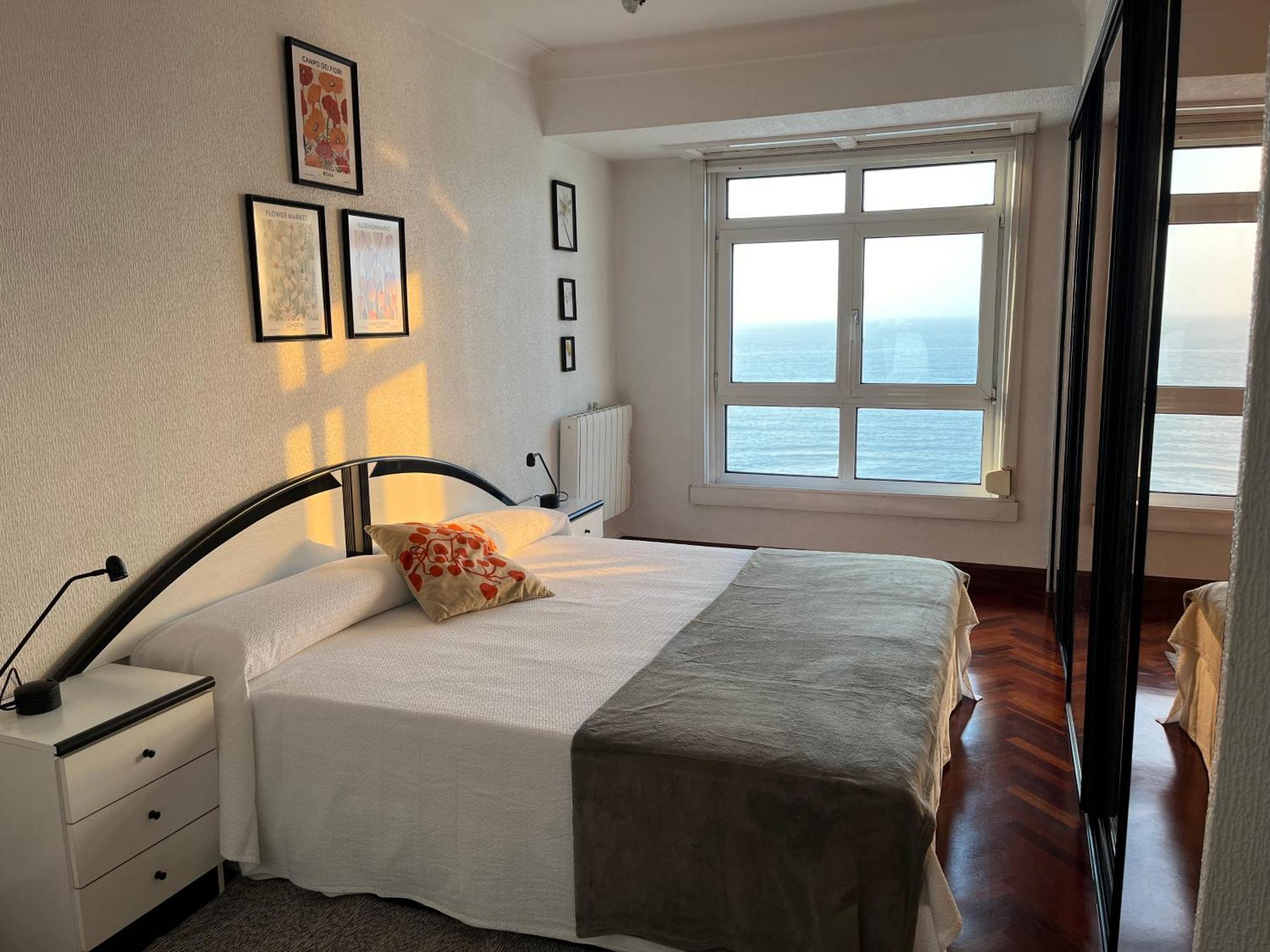 Primera Linea Playa Riazor Ла Коруня Екстериор снимка
